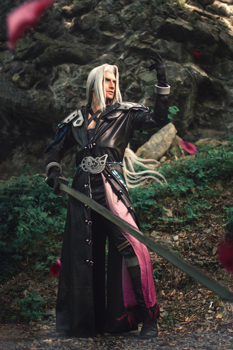 Illustration for article titled Sephiroth Cosplay Rises From The Flames